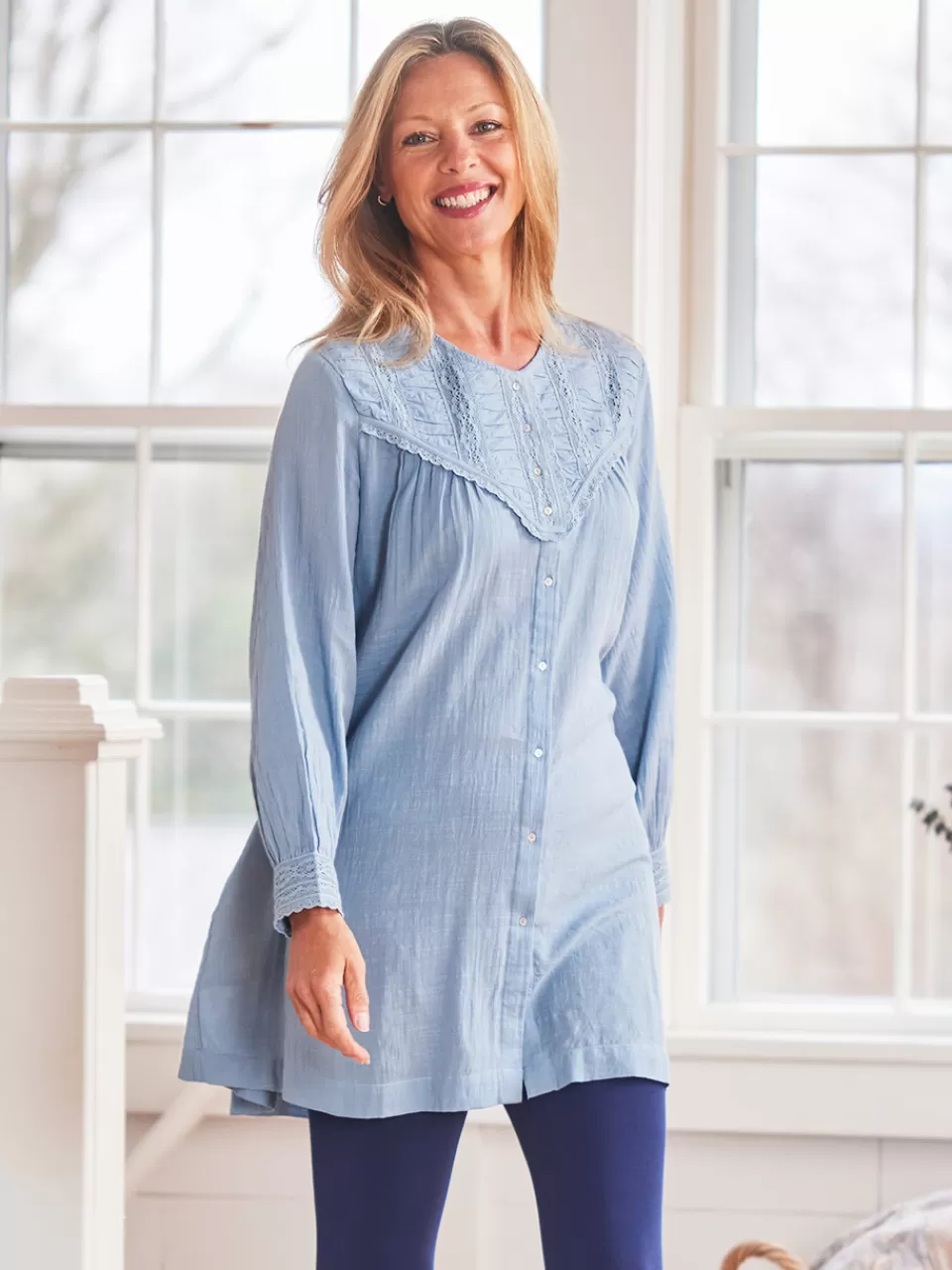 Tunique Brodée April Cornell - Élégante Tunique Smockée à Coutures Romantiques | Collection Exclusive en Ligne | Pièce Intemporelle