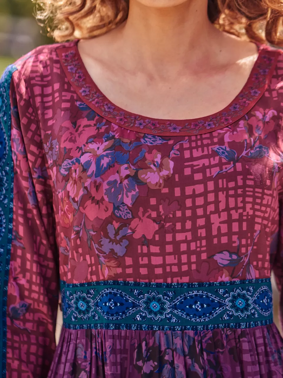 Robe Bohème Fleurie Lisbonne - Promotion Exclusive sur la Collection Printanière April Cornell