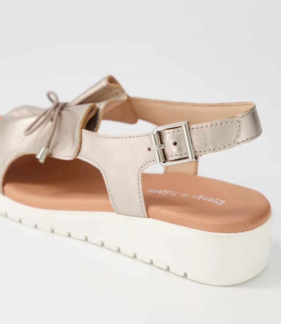Escarpins Django & Juliette - Modèle Malika en cuir véritable blanc nacré  
Nouvelle collection de sandales à plateforme confortables pour femme