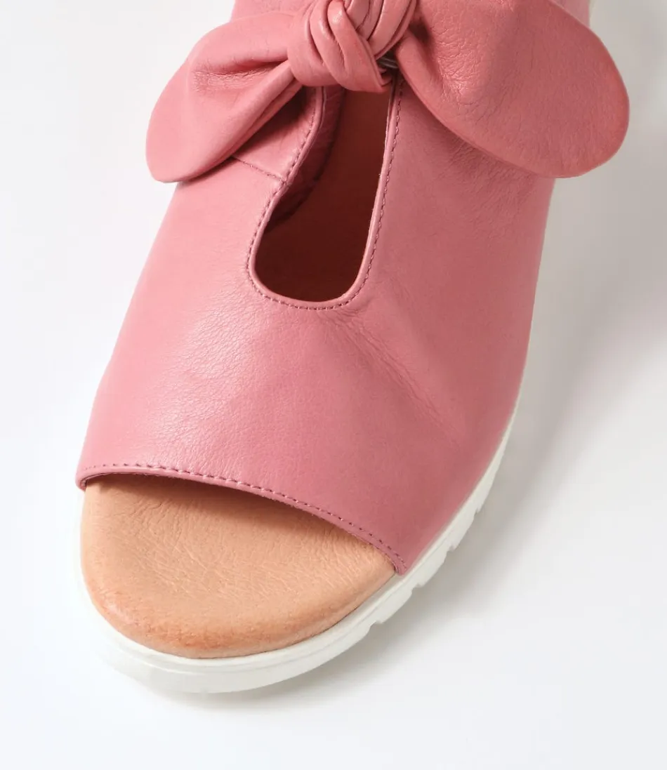 Sandales compensées DJANGO & JULIETTE pour femme - Modèle Moneka en cuir souple blanc et rose poudré, idéales pour un look estival
