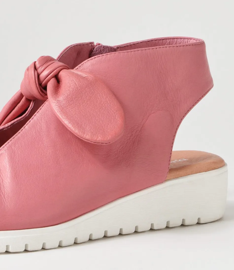 Sandales compensées DJANGO & JULIETTE pour femme - Modèle Moneka en cuir souple blanc et rose poudré, idéales pour un look estival