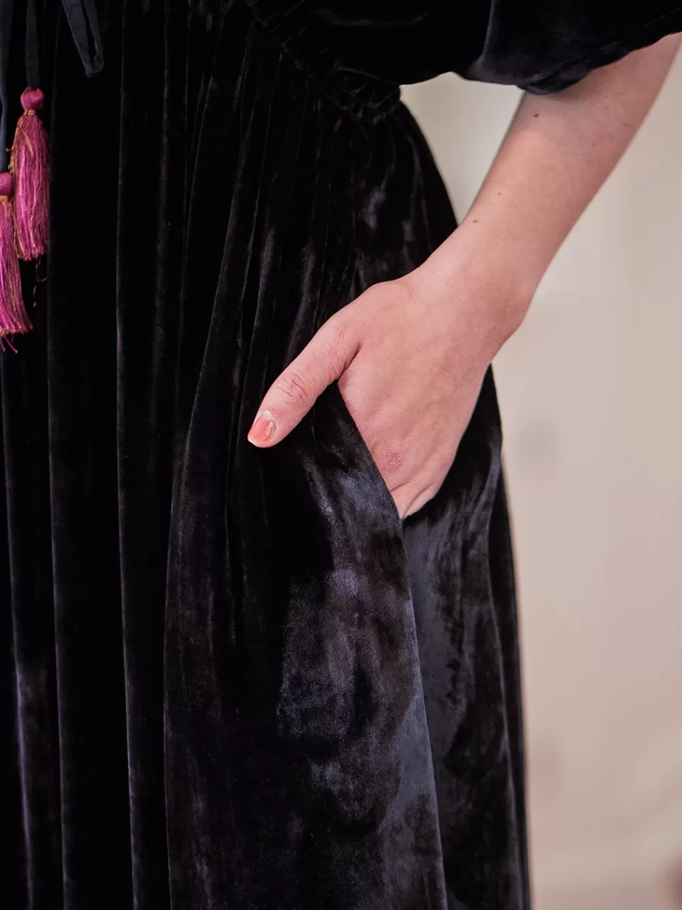 Élégante Robe d'Automne en Velours Nicole - Création Exclusive April Cornell - Coupe Flatteuse pour Soirées Chics