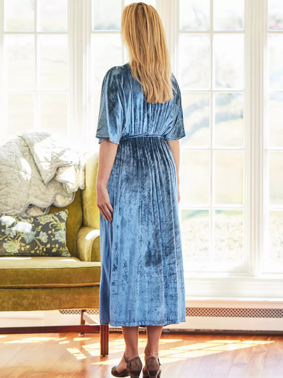 Élégante robe en velours Nicole - Collection printanière 2024 de la marque April Cornell à prix doux