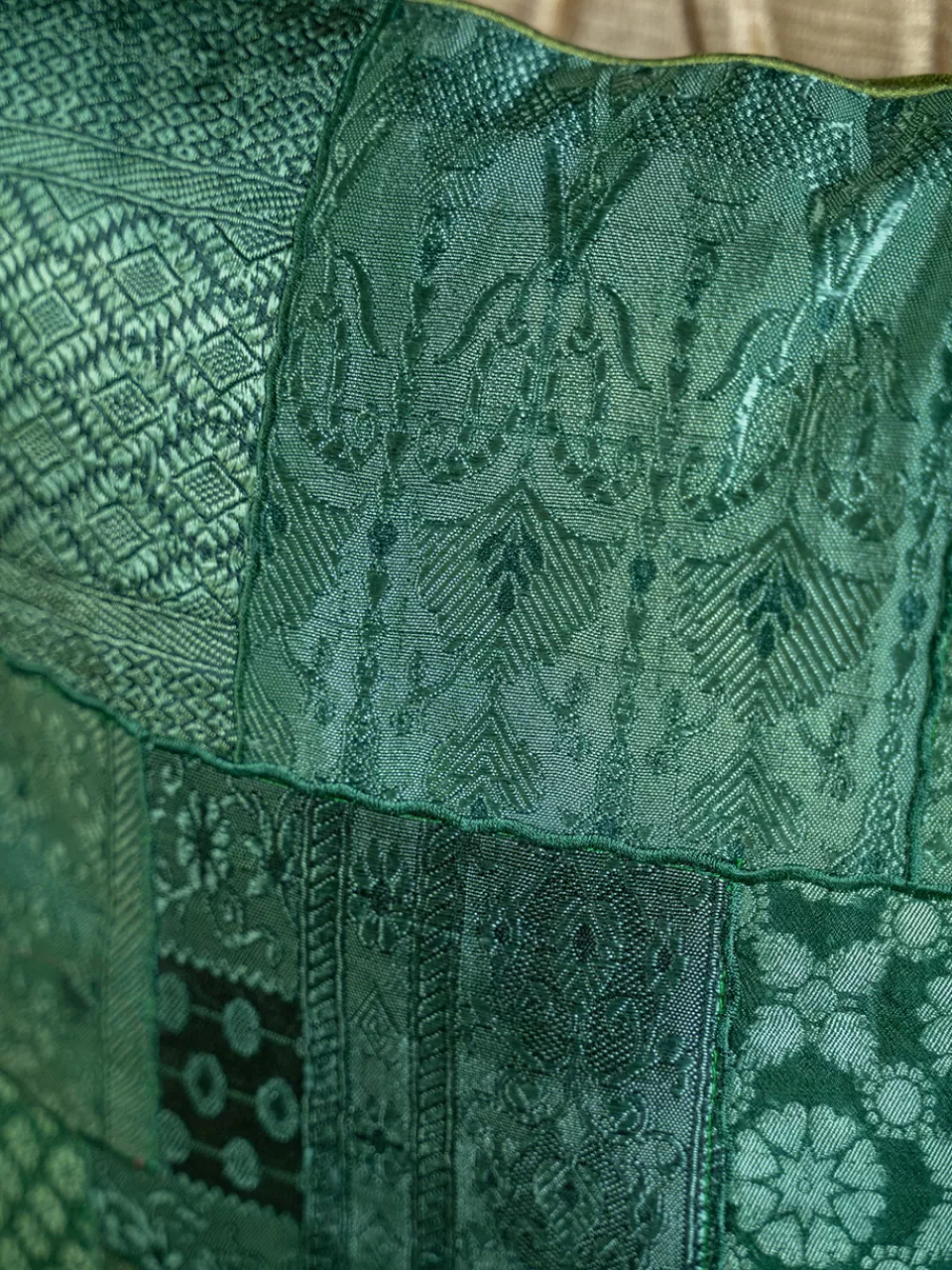 Housse de coussin en brocart décoratif - Vert forêt profond | Promotion printanière April Cornell