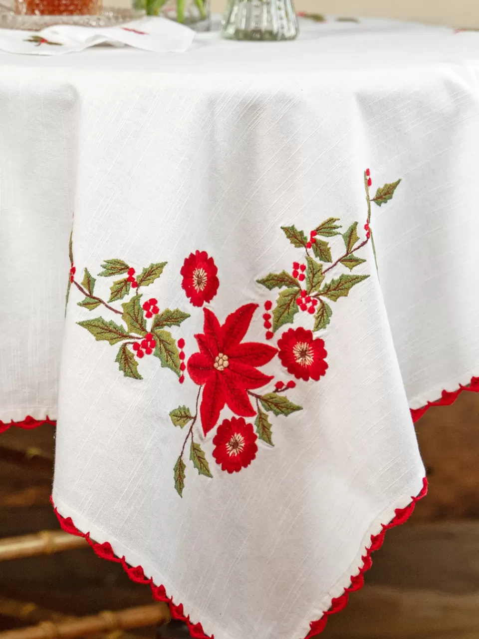 Nappe de Thé Festive Étoile de Noël - Broderie Main sur Coton Écru | Vente Flash April Cornell
