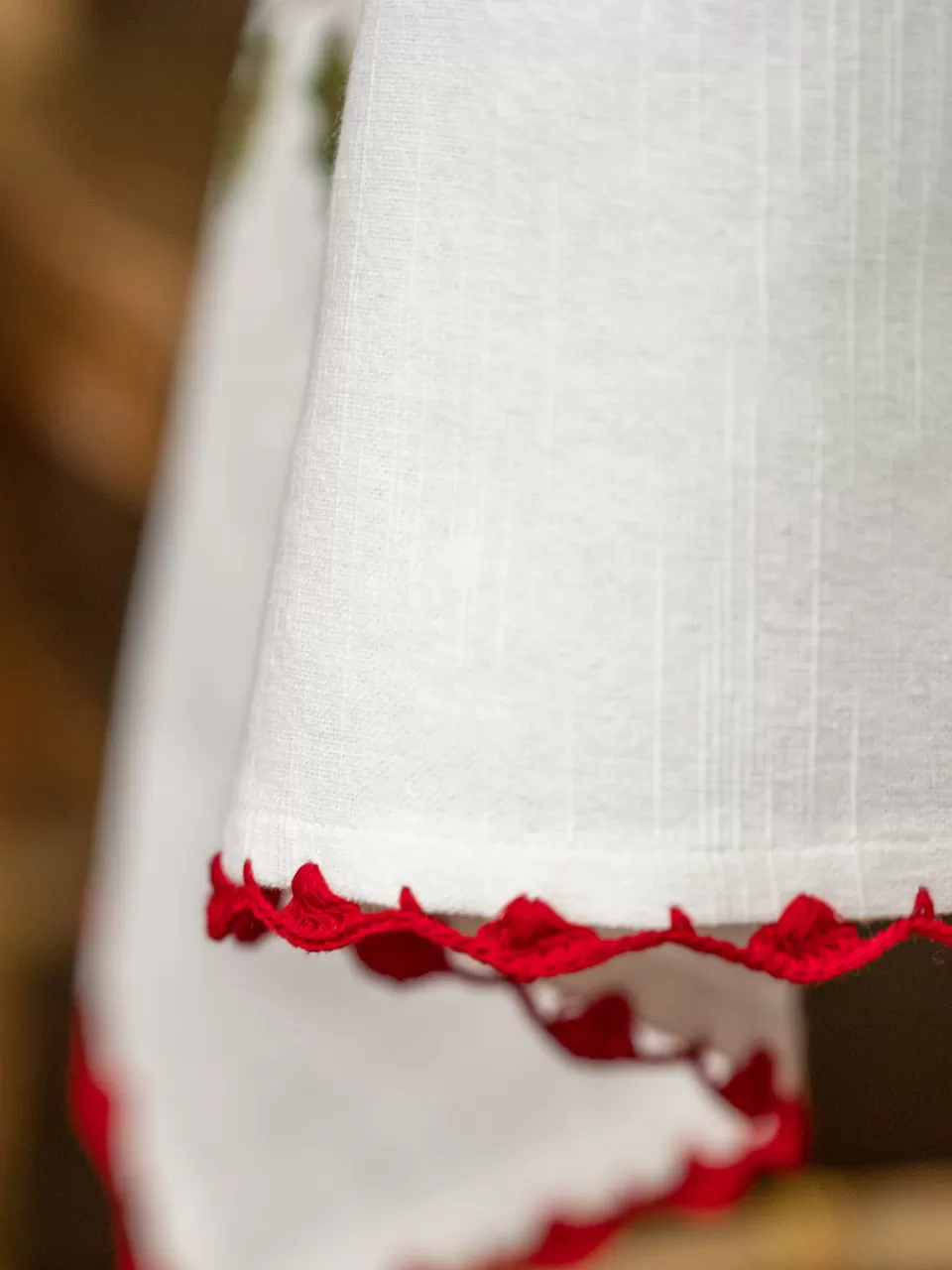 Nappe de Thé Festive Étoile de Noël - Broderie Main sur Coton Écru | Vente Flash April Cornell