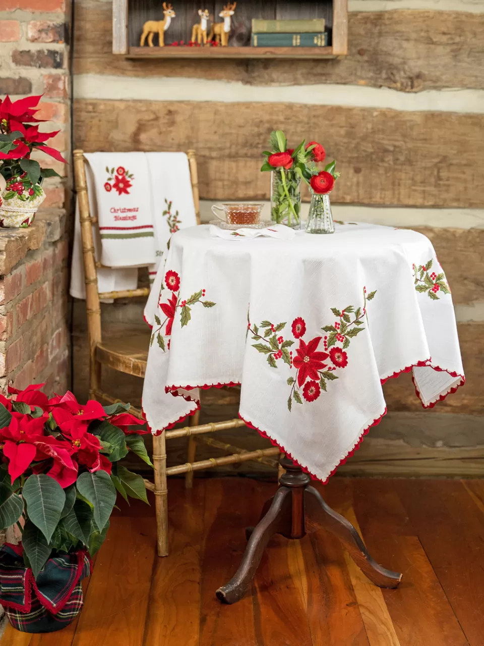 Nappe de Thé Festive Étoile de Noël - Broderie Main sur Coton Écru | Vente Flash April Cornell