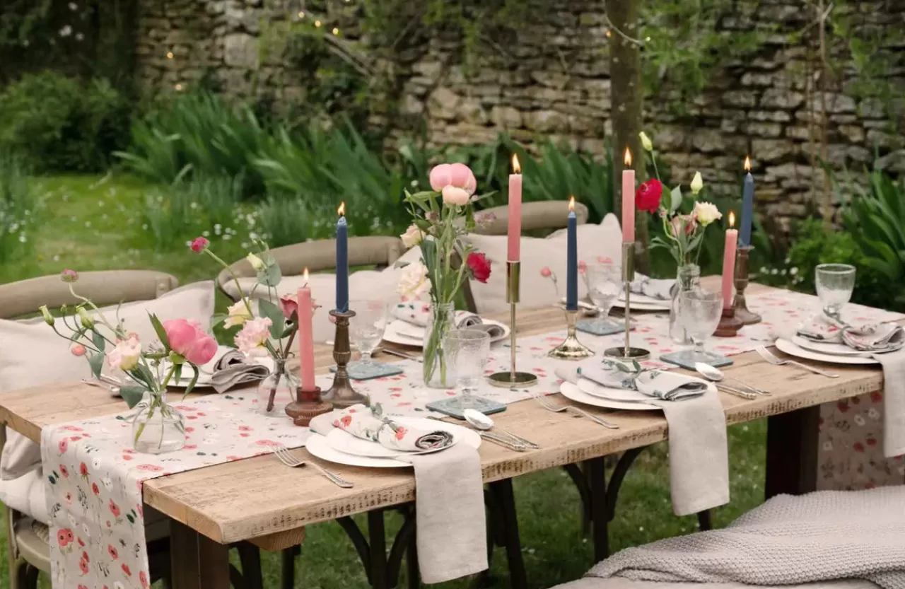 Nappe de Table Printanière Sophie Allport – Motif Champ de Coquelicots Décoratif