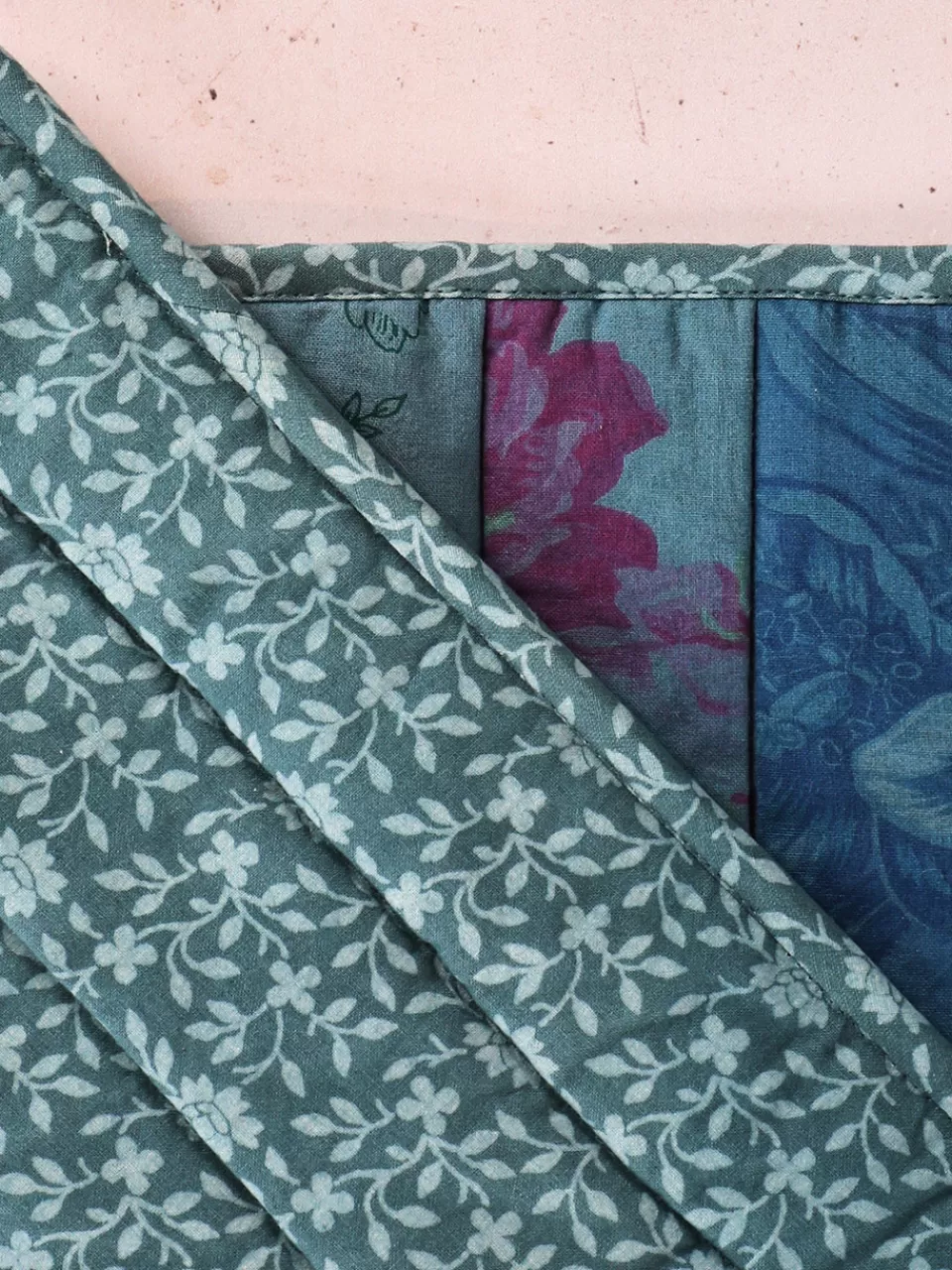 Lot de 2 napperons artisanaux en patchwork bleu océan - Confectionnés à partir de chutes de tissus unis - Collection soldes April Cornell