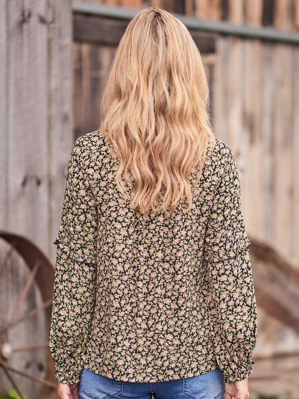 Blouse printanière rosebud brodée - Modèle bohème par April Cornell