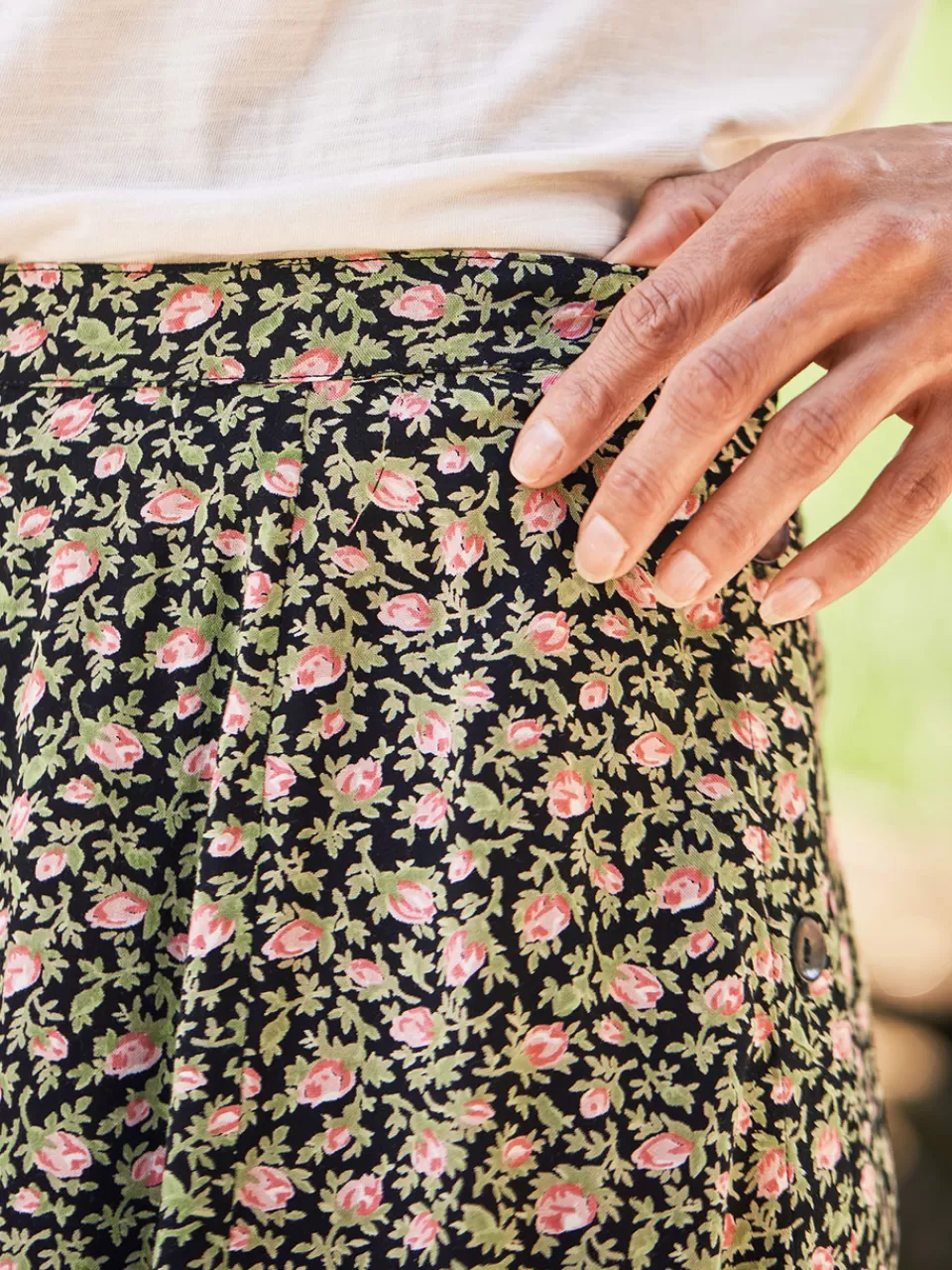 Jupe Rosebud Printanière - Style Bohème avec Broderies Subtiles | Collection Exclusive April Cornell