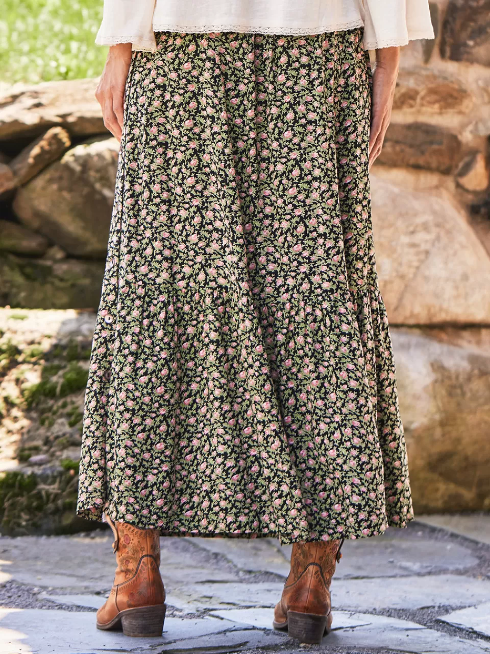 Jupe Rosebud Printanière - Style Bohème avec Broderies Subtiles | Collection Exclusive April Cornell