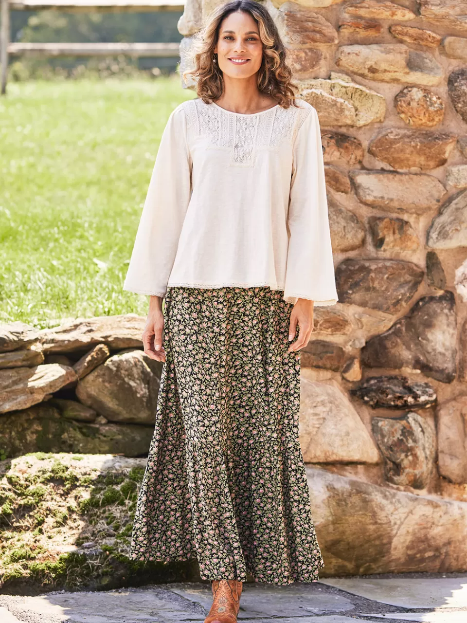 Jupe Rosebud Printanière - Style Bohème avec Broderies Subtiles | Collection Exclusive April Cornell