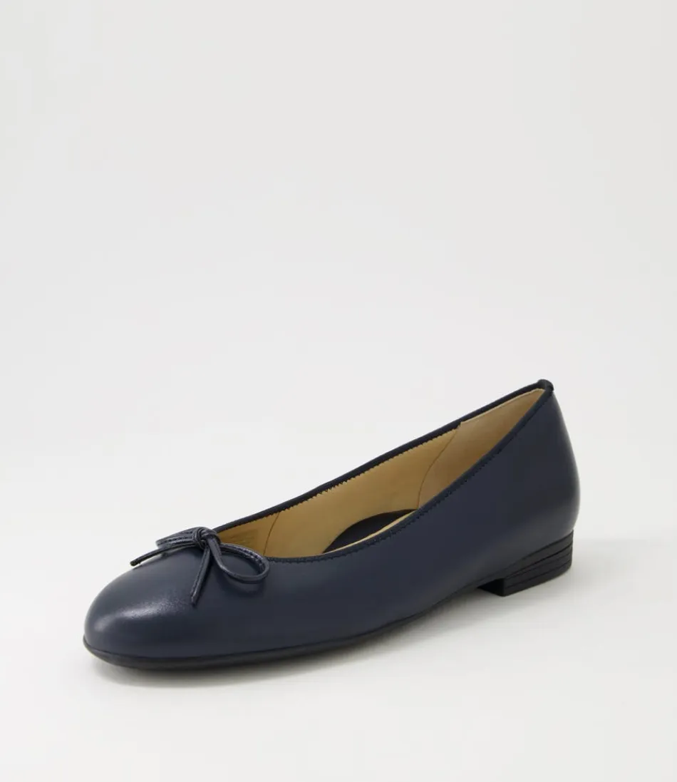 Ballerines Femme en Cuir Souble ARA Confort - Modèle Sardinia 29 Bleu Marine  
Élégantes ballerines en cuir véritable bleu nuit - Collection Confort ARA Sardinia 29  
Ballerines femme cuir marin souple - Confort optimal ARA Modèle 29 Sardaigne Bleu  
Escarpins plats en cuir bleu profond - ARA Confort Sardaigne 29 pour déplacement féminin  
Ballerines en Cuir Souple Modèle Sardinia 29 - Teinte Bleu Marine Élégante par ARA Confort