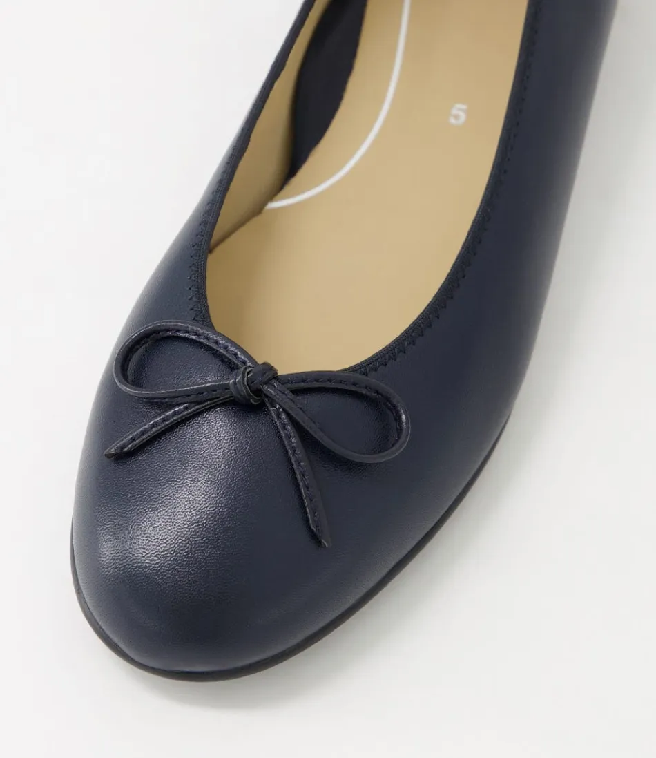 Ballerines Femme en Cuir Souble ARA Confort - Modèle Sardinia 29 Bleu Marine  
Élégantes ballerines en cuir véritable bleu nuit - Collection Confort ARA Sardinia 29  
Ballerines femme cuir marin souple - Confort optimal ARA Modèle 29 Sardaigne Bleu  
Escarpins plats en cuir bleu profond - ARA Confort Sardaigne 29 pour déplacement féminin  
Ballerines en Cuir Souple Modèle Sardinia 29 - Teinte Bleu Marine Élégante par ARA Confort