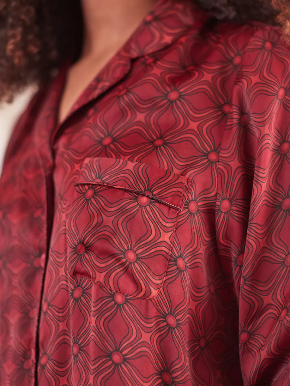 Pyjama en Soie Satinée Rouge Rubis - Ensemble Élégant | Soldes Exclusives April Cornell