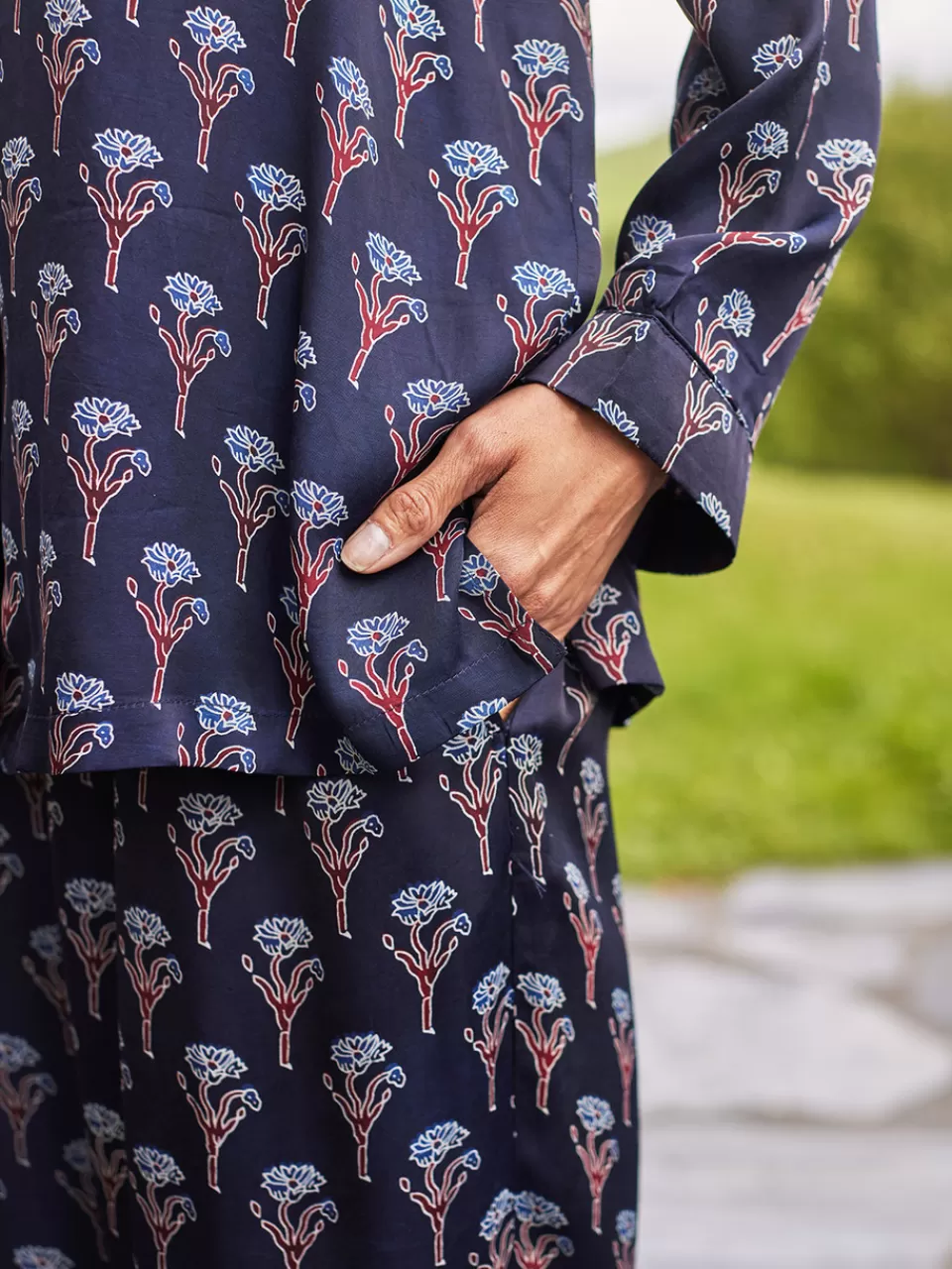 Ensemble Pyjama Femme en Satin Saphir - Confort Élégant & Offre Exclusive - Collection Avril