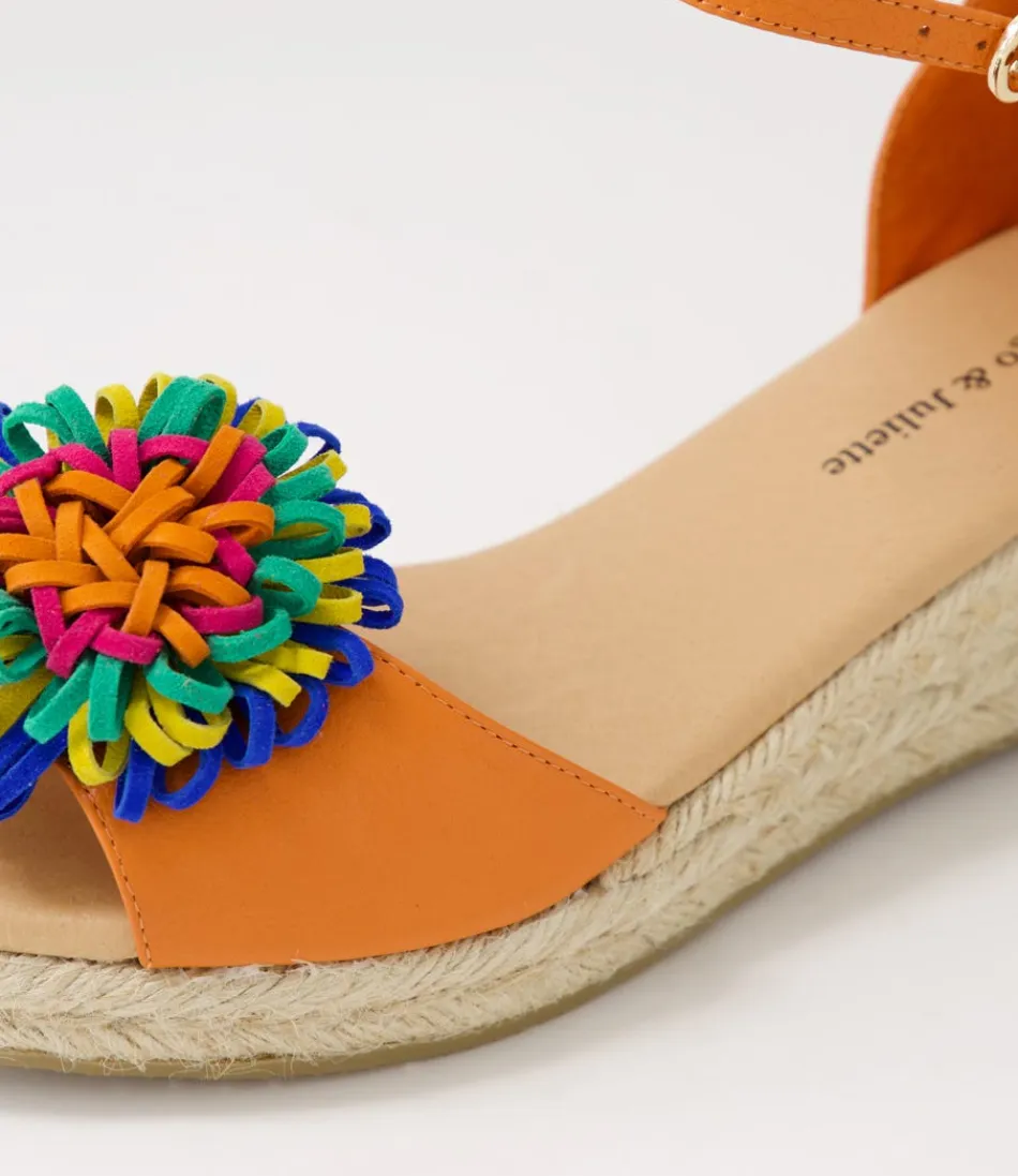 Élégantes espadrilles femme en cuir velours orange éclatant - Modèle été DJANGO & JULIETTE avec semelle tressée emblématique, parfaites pour un look méditerranéen décontracté.