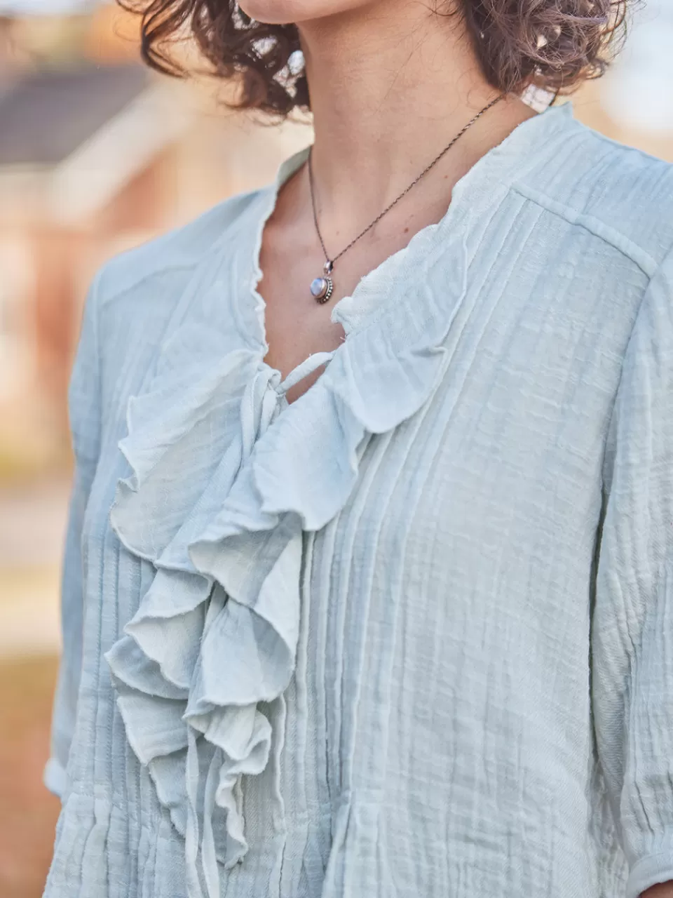 Chemise bohème à volants inspirée Shakespeare - Modèle exclusif April Cornell à prix doux