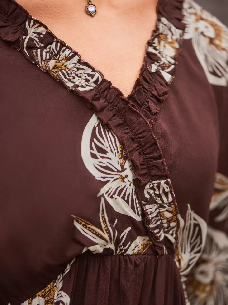 Robe Courte Élégante à Motifs Floraux Dessinés Main - Collection Printemps Boutique April Cornell