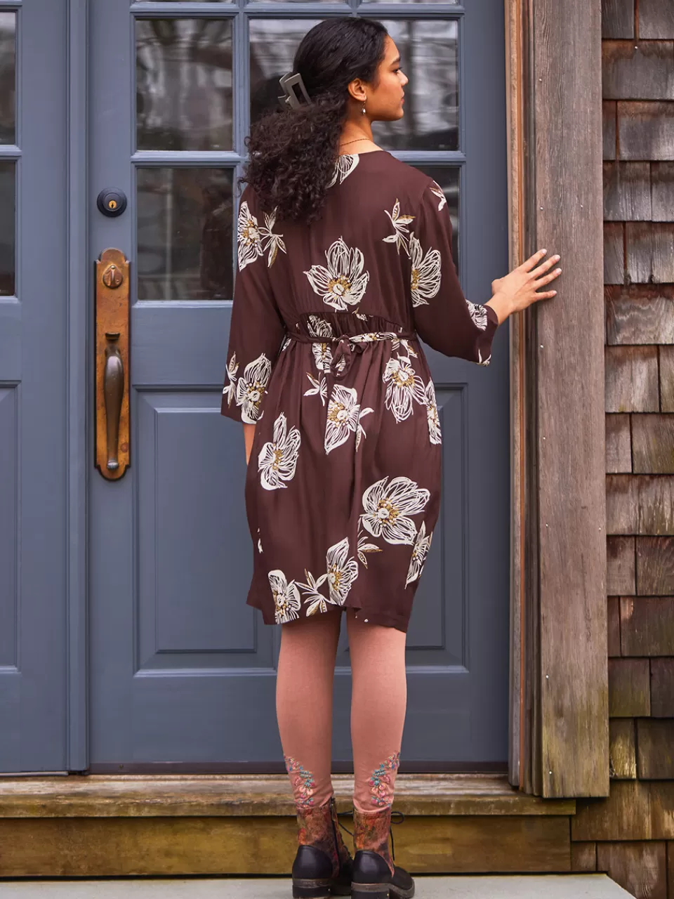 Robe Courte Élégante à Motifs Floraux Dessinés Main - Collection Printemps Boutique April Cornell
