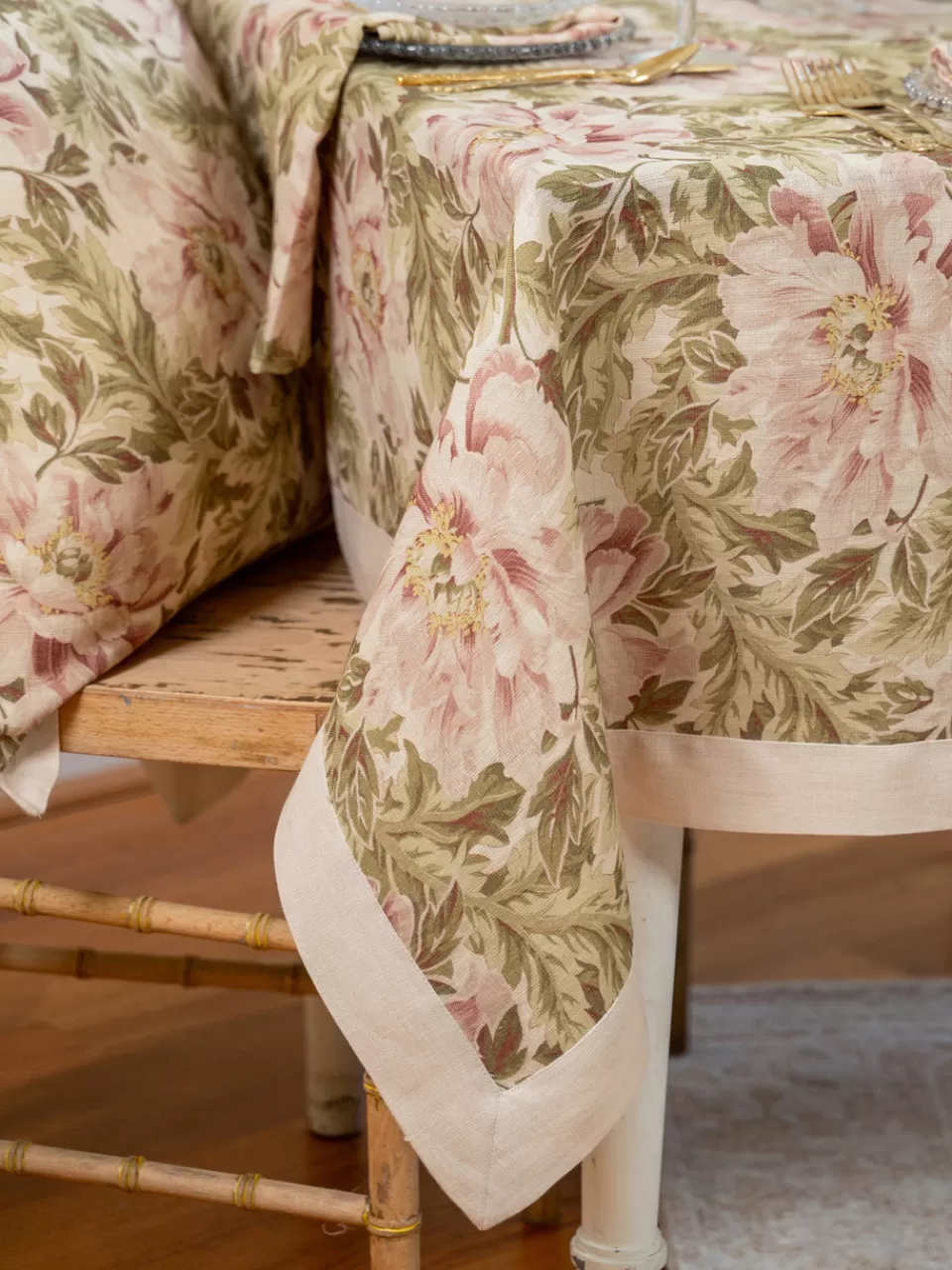 Nappe en Lin Élégante Splendeur - Décoration de Table Printanière | Boutique April Cornell