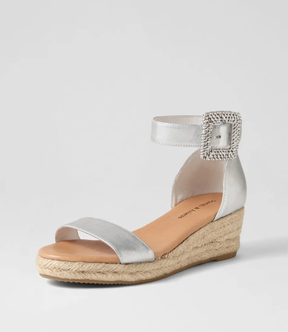 Sandales confortables Django-Juliette pour femme - Modèle estival en cuir avec brides réglables et boucle métallique argentée, semelle espadrille tressée. Collection Printemps-Été avec détails artisanaux.