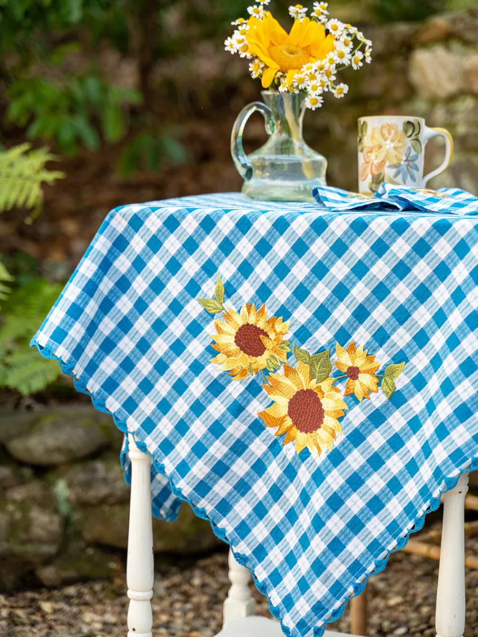 Linge de thé brodé tournesol - Création artisanale April Cornell à prix doux