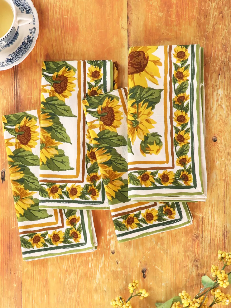 Lot de 4 serviettes de table motifs Vallée des Tournesols - Écru en promotion exclusive chez April Cornell