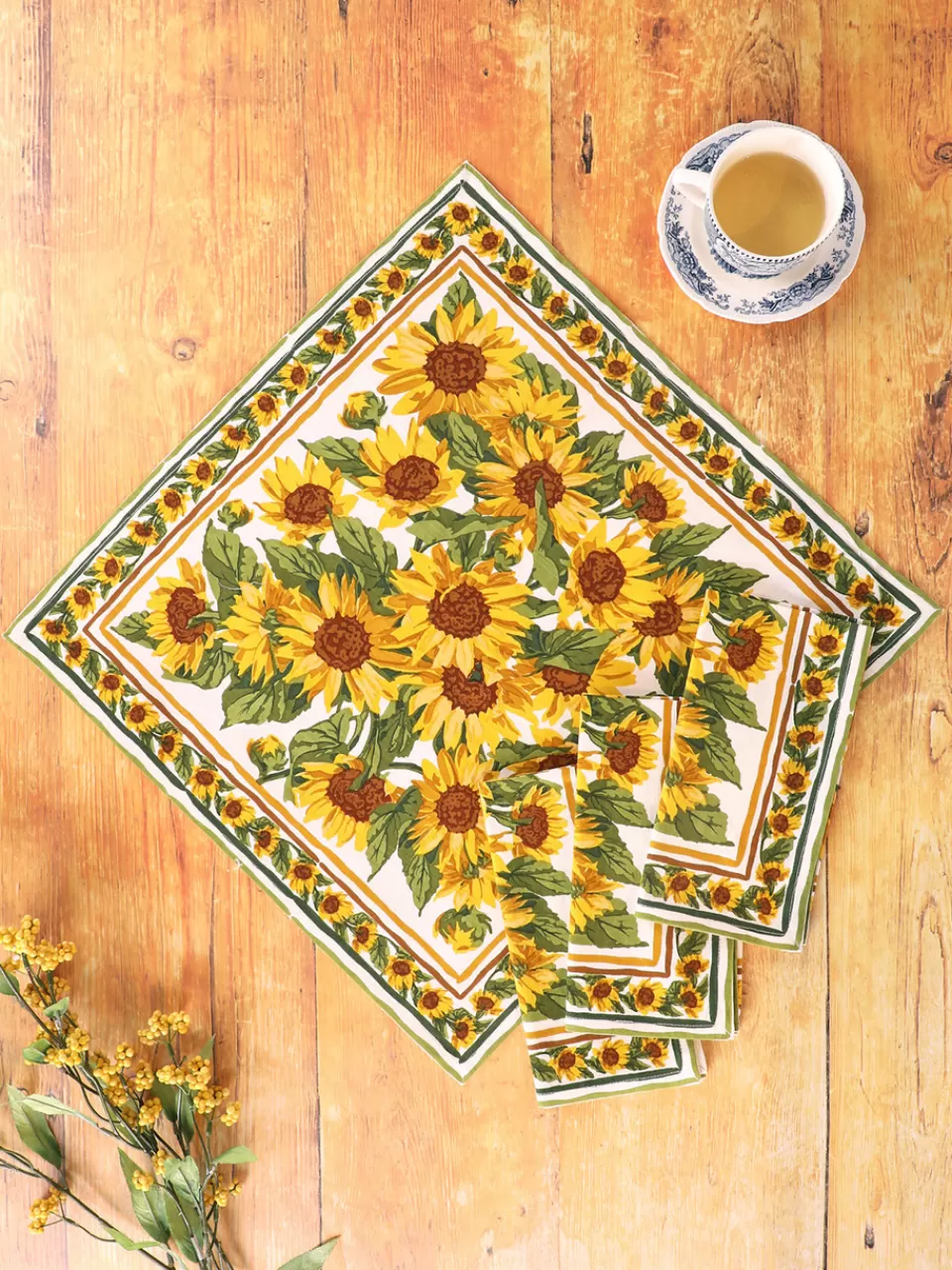 Lot de 4 serviettes de table motifs Vallée des Tournesols - Écru en promotion exclusive chez April Cornell