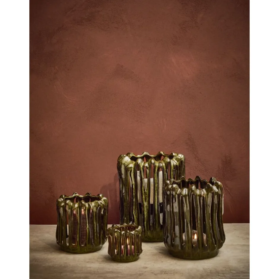 Photophore d'ambiance Pomax Terracotta | Bougie en grès émaillé vert forêt - Dimensions 24,5 cm de diamètre sur 28 cm de haut - Création artisanale pour décoration intérieur/extérieur
