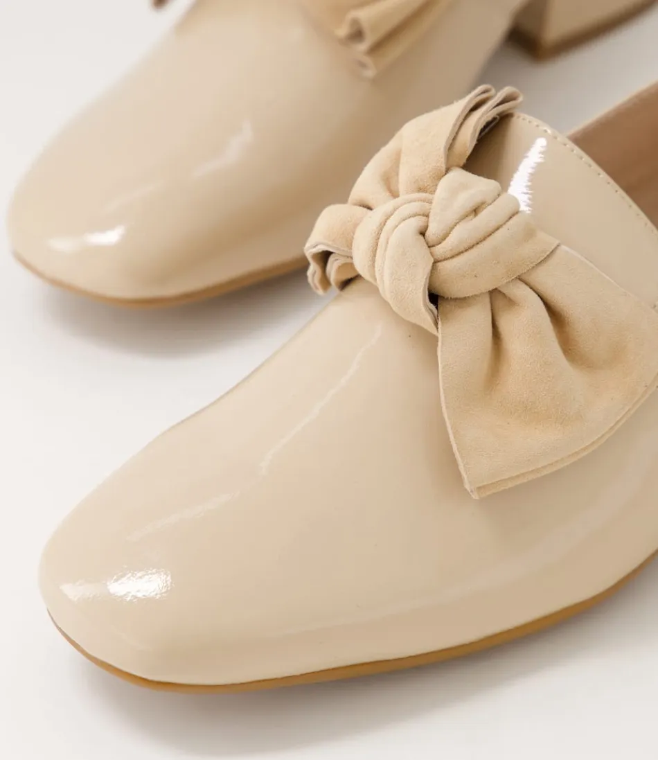 Mocassins Femme DJANGO-JULIETTE - Talons confortables en suède verni nuance latte, style urbain raffiné