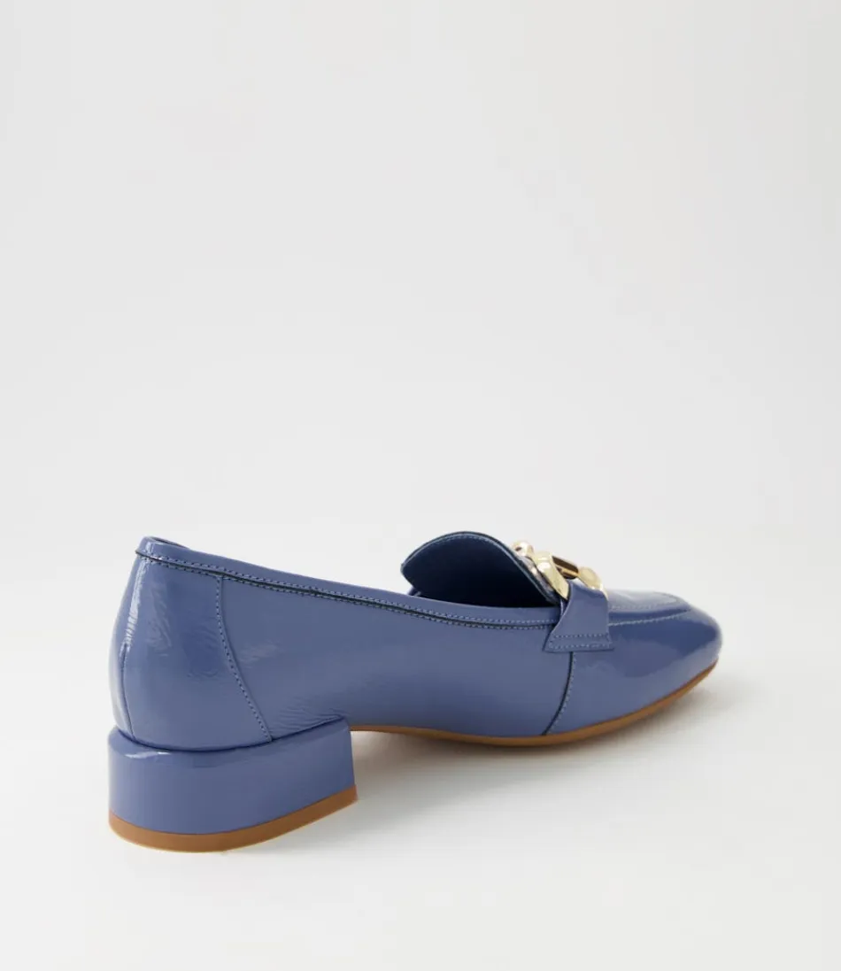 Escarpins vernis bleu barbeau et mocassins élégants Django & Juliette - Collection Velam pour femme, style intemporel avec détails brillants