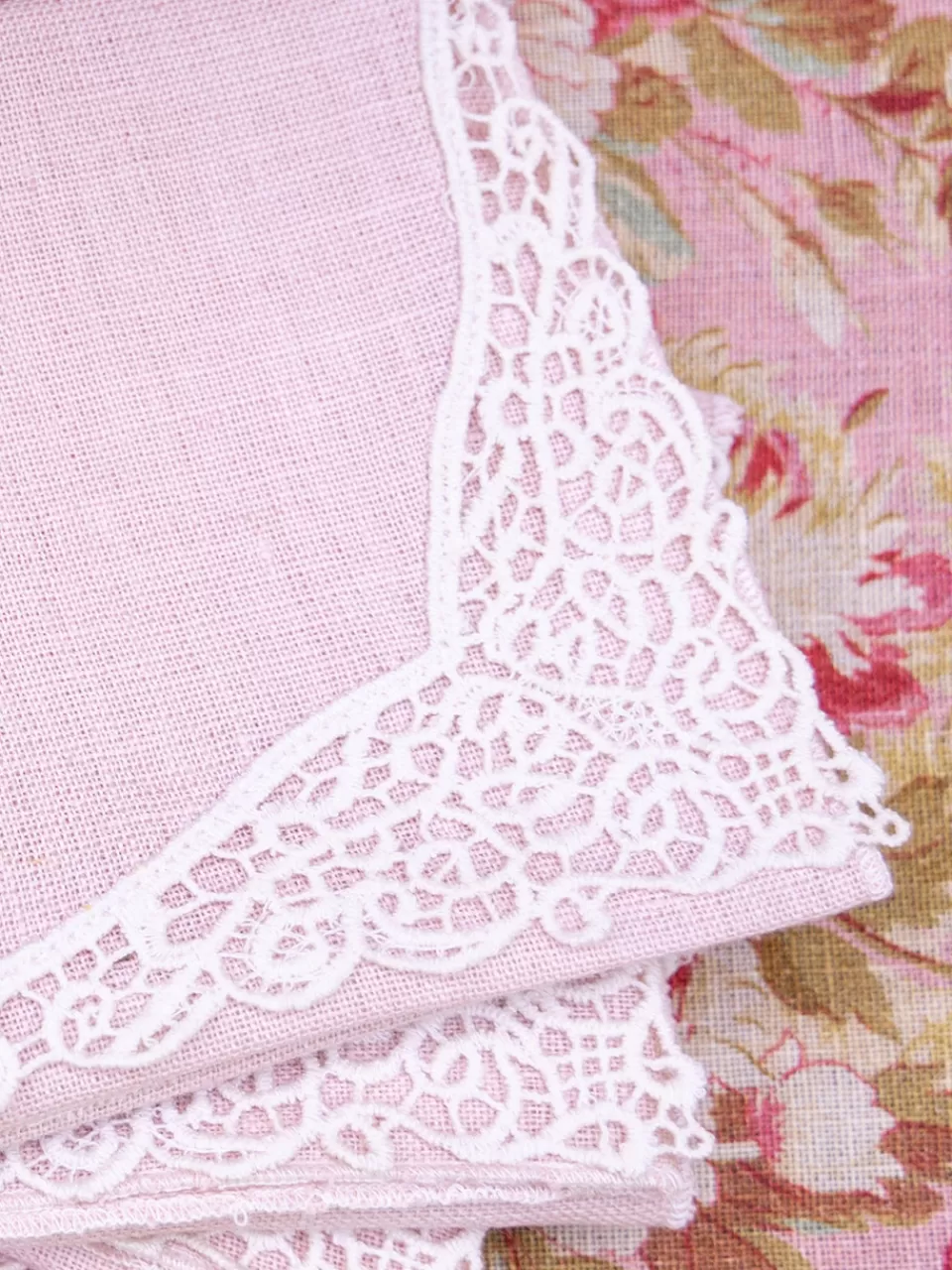 Serviettes de Table Élégantes Versailles - Lot de 4 Pièces à Motif de Roses | Collection Printanière April Cornell