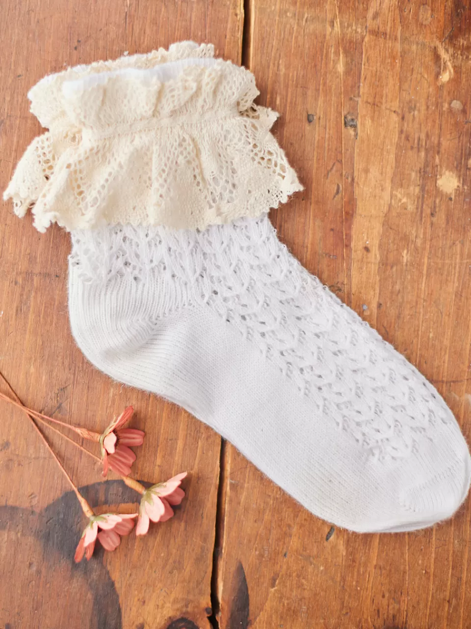 Chaussettes mi-mollet en dentelle fantaisie - Duo élégant blanc cassé | Promotion printanière Avril Cornell