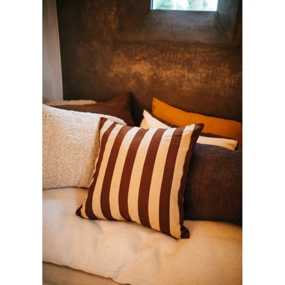 Coussin Décoratif Nature en Lin et Coton Écologique - 60x60 cm - Ton Chocolat Chaud - Collection WILDLIFE Pomax 

（：，，，。，，，）