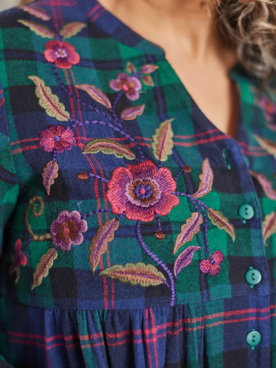 Chemise de Nuit Confortable pour les Soirs Féeriques de Noël - Collection Exclusive April Cornell

Nuage de Soie Nocturne : Pyjama d'Hiver Festif chez Boutique April Cornell

Nuit Étoilée de Décembre - Ensemble de Nuit Élégant | Créations April Cornell