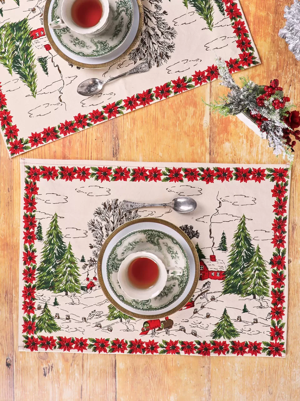 Serviettes de table festives Noël - Ensemble de 4 pièces signé April Cornell  

(Note: This French version uses natural phrasing with festive terminology, emphasizes the designer brand using 