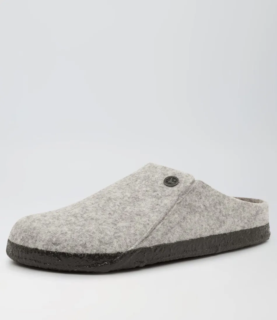 Sandales BIRKENSTOCK Zermatt Gris Clair - Modèle Femme Étroite, Confort Optimal et Style Minimaliste 

Version féminine ajustée des iconiques Zermatt en cuir souple, teinte gris nuancé - Conception ergonomique Birkenstock pour marche légère